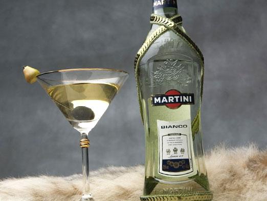 Kā dzert Martini Bianko?