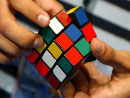 Kā savākt krustu kubā Rubiku?